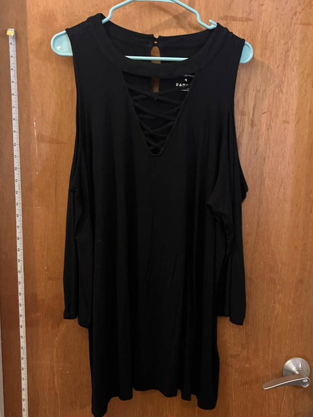Size 4(4X) - Torrid - Black Long Sleeve Cold-Shoulder Knit Pullover - Super Soft